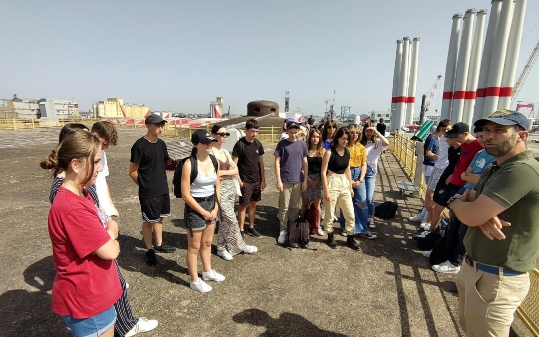 Les secondes au pied des éoliennes à St Nazaire